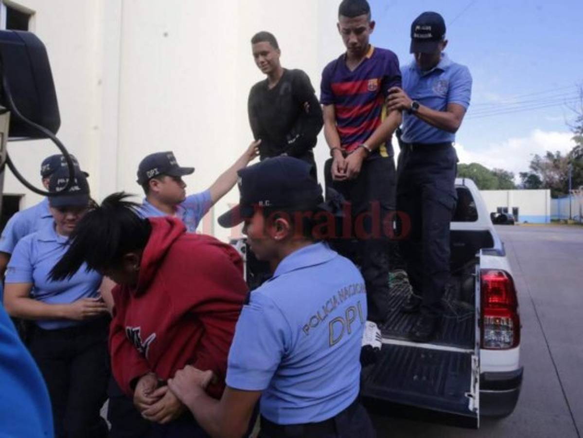 Mujeres hondureñas que cambiaron la cosmetiquera por las armas y las drogas