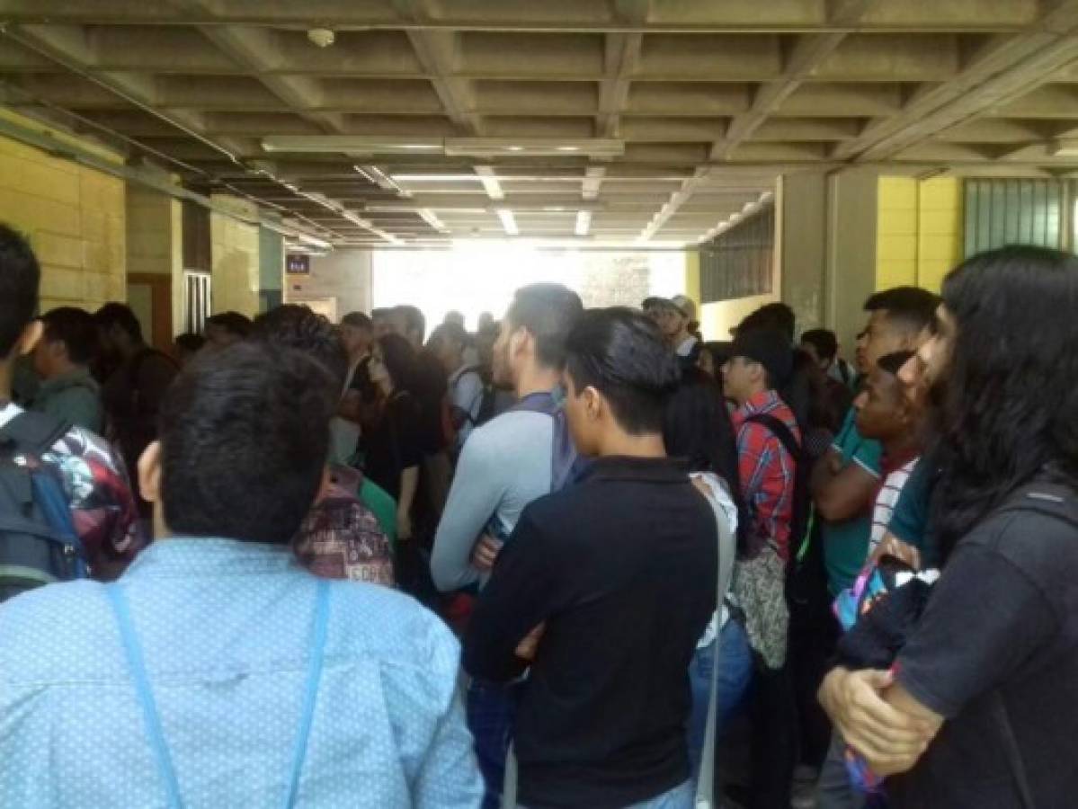 Miembros del MEU restringen acceso al edificio F1 en la UNAH