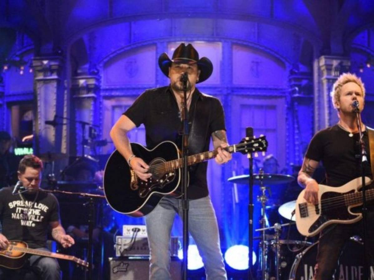 Cantante Jason Aldean rompe el silencio en el programa Saturday Night Live tras tiroteo en Las Vegas