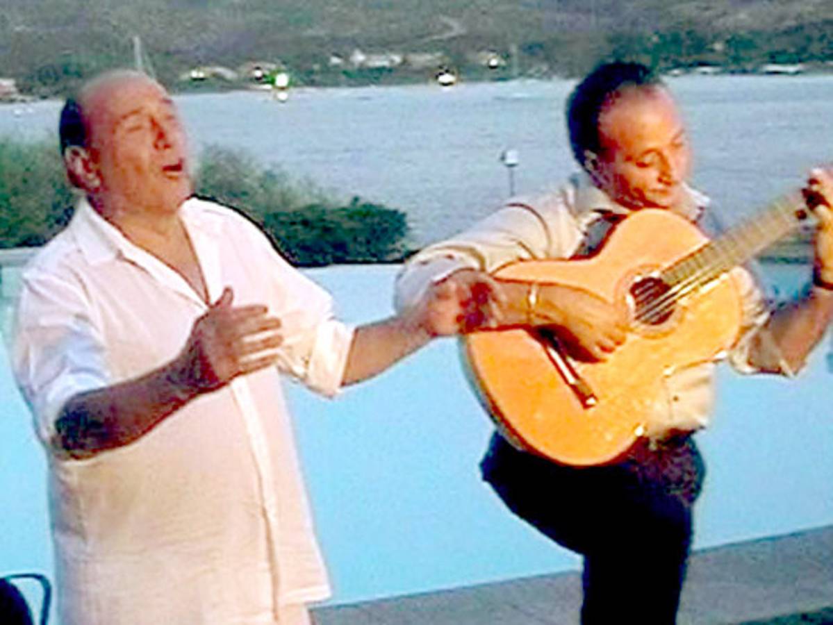 Berlusconi, cantante