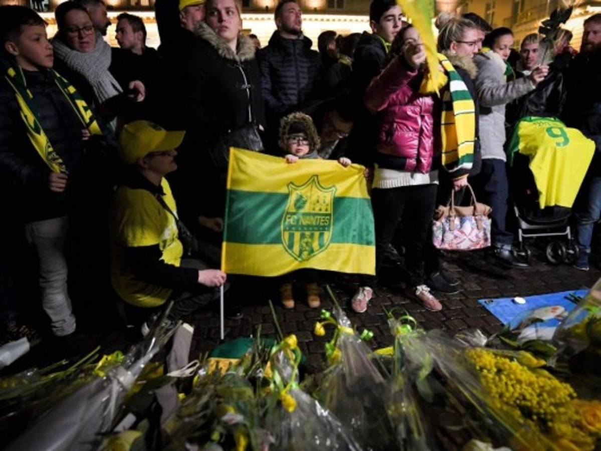Los hinchas del Cardiff esperan un milagro con Emiliano Sala