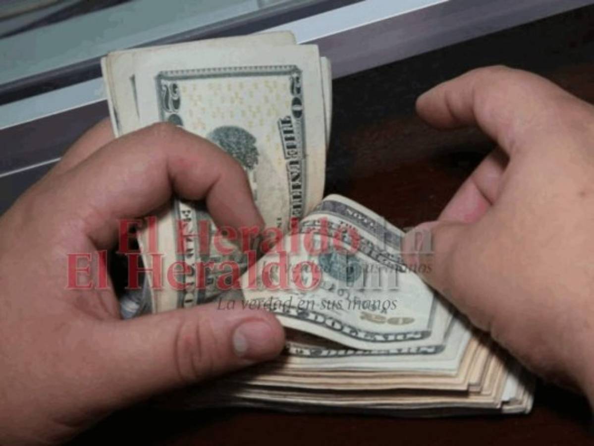 Más de 2,000 millones de dólares subió la deuda externa