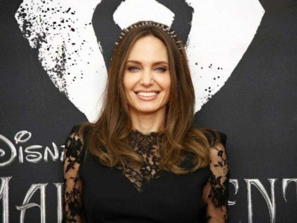Angelina Jolie critica a juez de divorcio por no dejar declarar a sus hijos