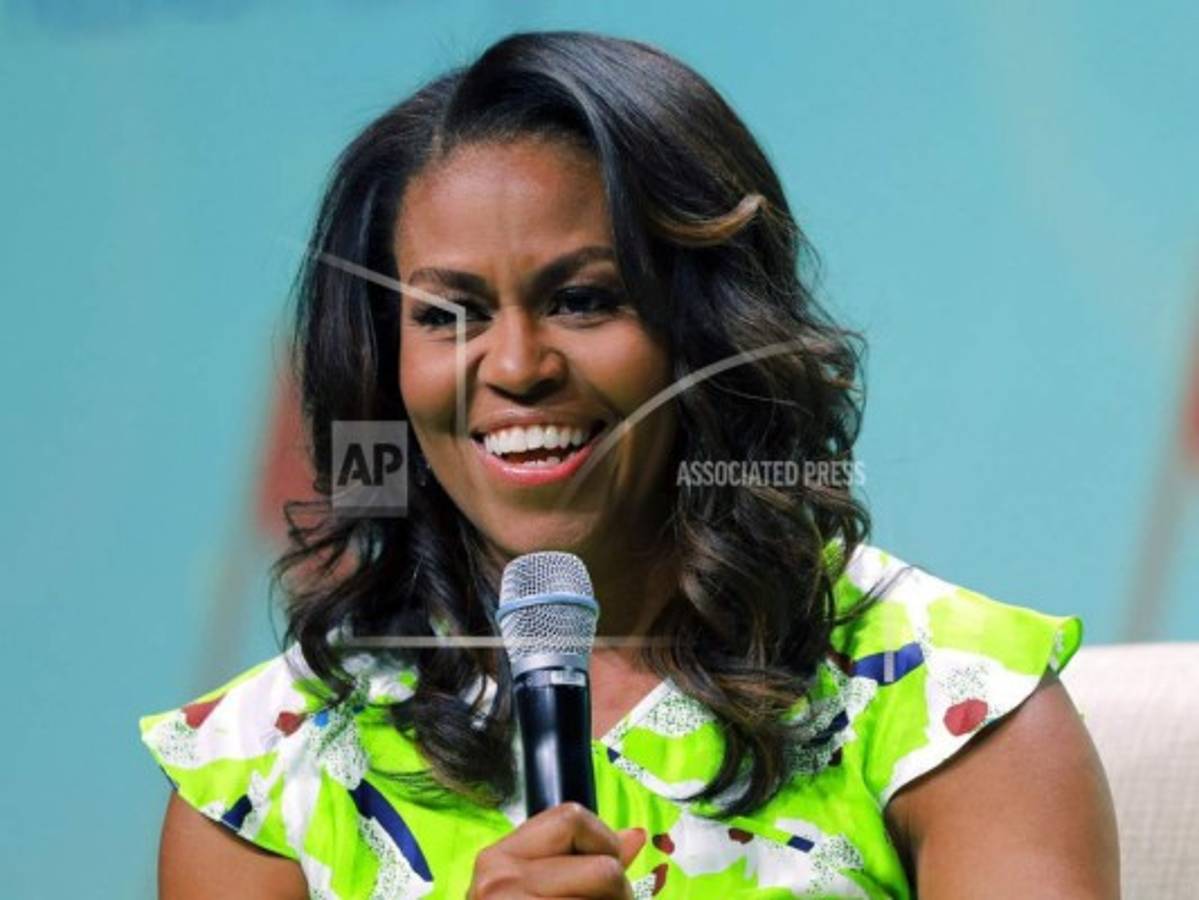 Michelle Obama y Tom Hanks se unen contra Donald Trump