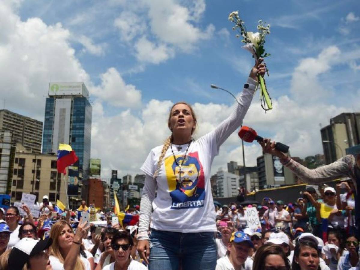 Esposa del opositor venezolano Leopoldo López afirma que 'está bien'