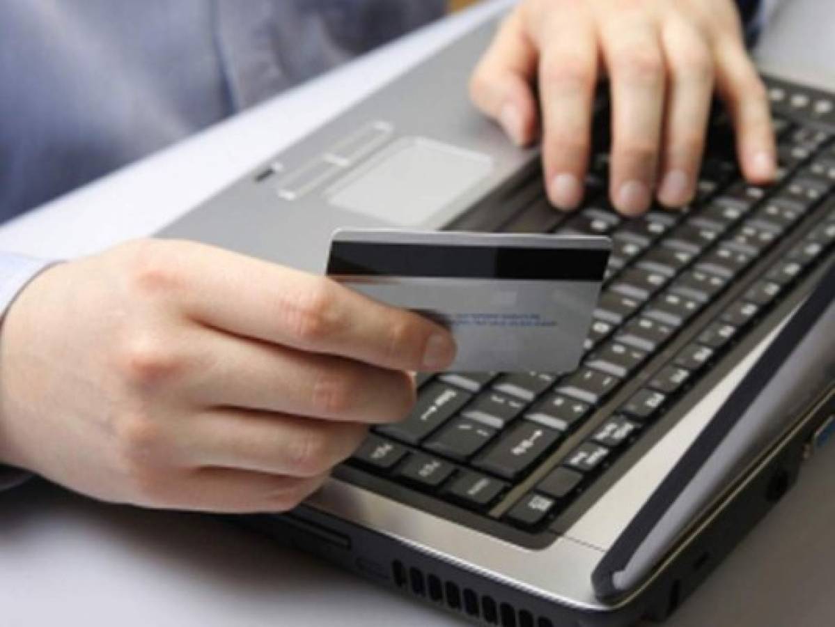 ¿Es conveniente hacer transacciones financieras en línea?