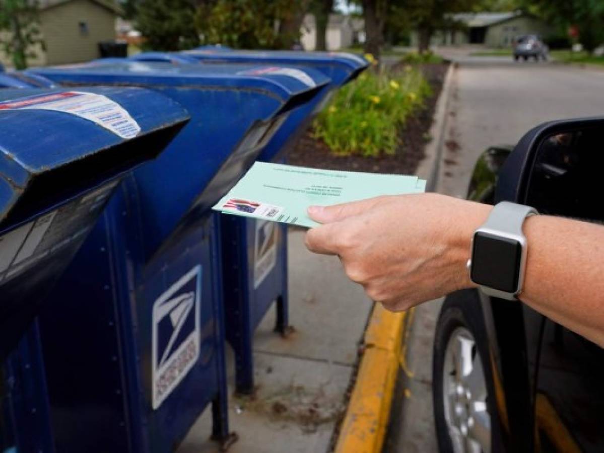 Residentes inician voto por correo en Carolina del Norte