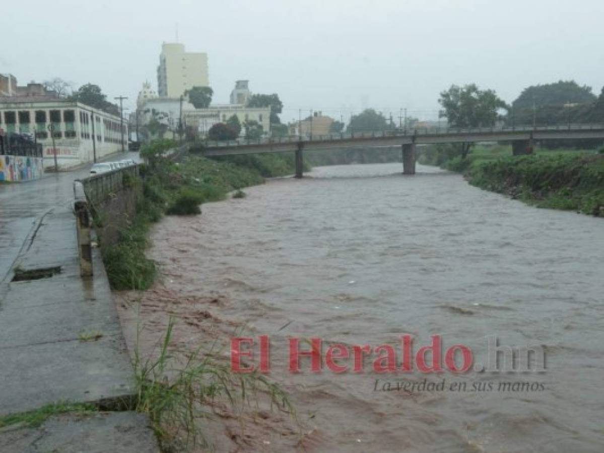 Alerta roja en toda Honduras por impacto de la tormenta Eta  