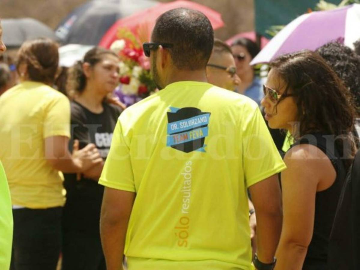 Entre lágrimas y aplausos despiden del mundo terrenal al doctor Solórzano