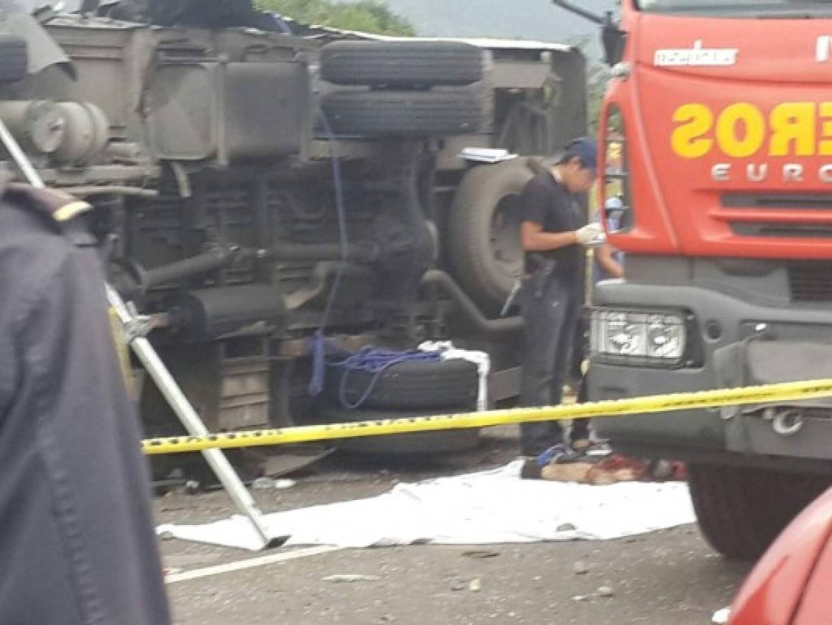 Once muertos deja accidente vial en carretera del norte de Honduras
