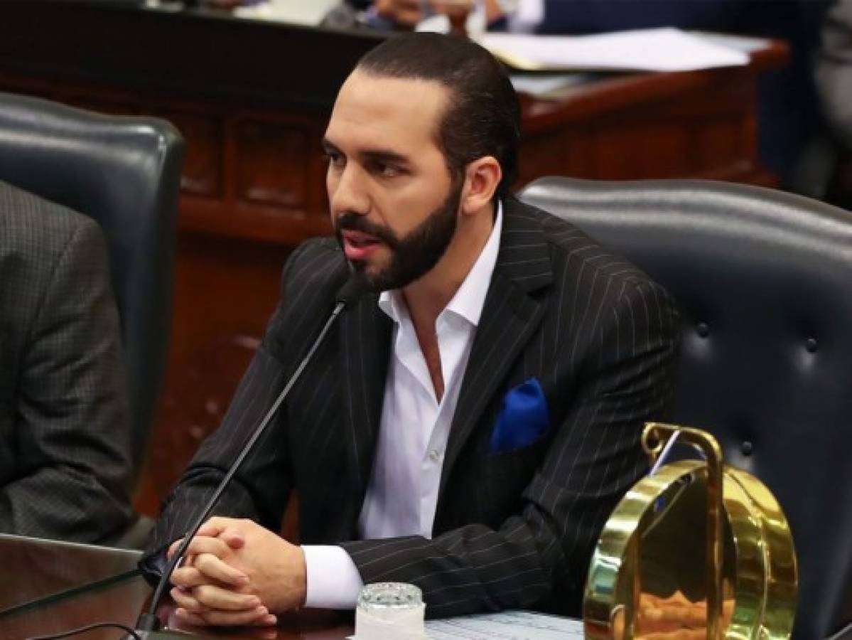 Nayib Bukele ordena sacar del gobierno a familia del expresidente