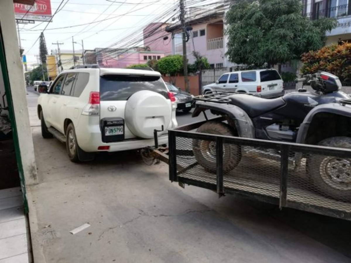Dos cuatrimotos y una camioneta de lujo le fue asegurada al presunto marero.