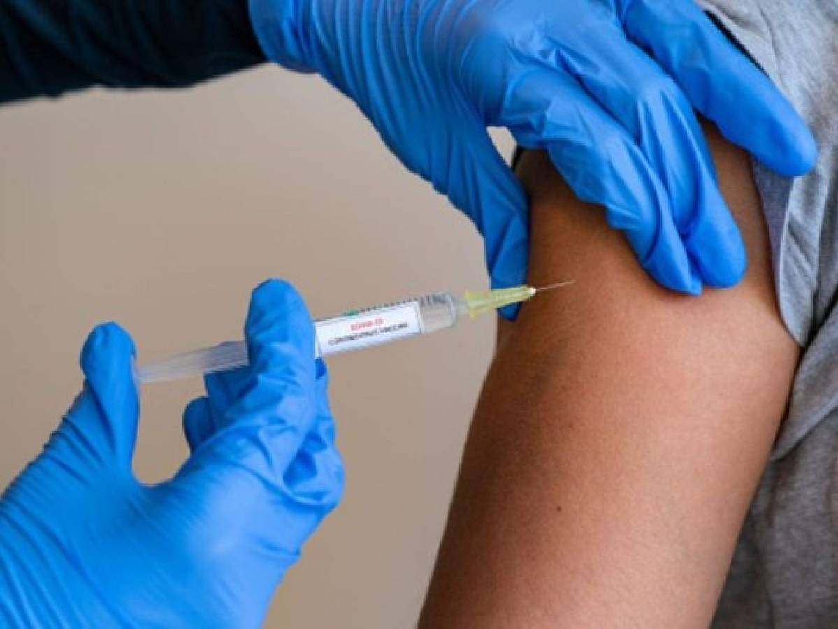 Los expertos recomiendan la pronta vacunación anticovid para prevenir complicaciones. Foto: Pixabay