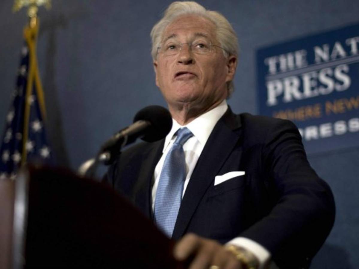 Abogado de Donald Trump rechaza acusaciones de Comey e insinúa procesarlo