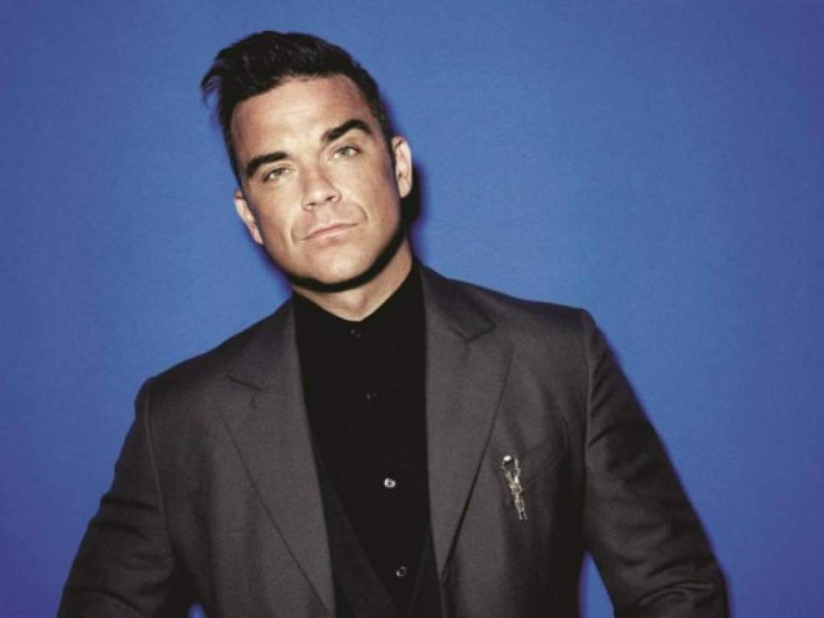 Robbie Williams se desinfecta las manos después de saludar a sus fans y todo es captado en video  