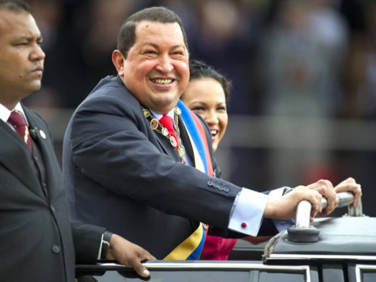 Chávez celebra 20 años de intentona golpista con polémico desfile