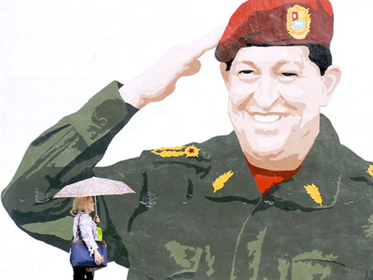 Oficialismo niega que baraje un escenario electoral sin Chávez