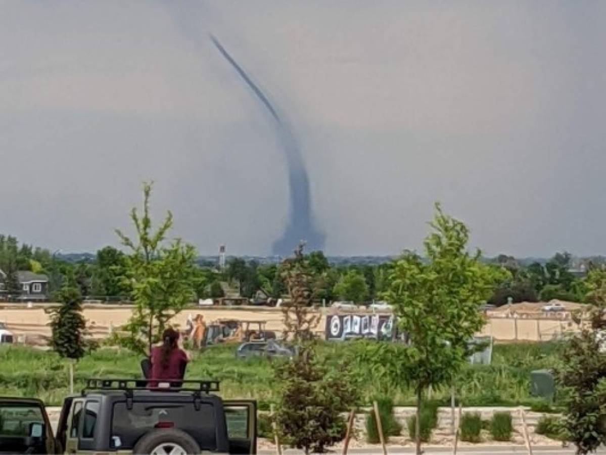 Daños materiales deja tornado en el condado de Weld, Colorado