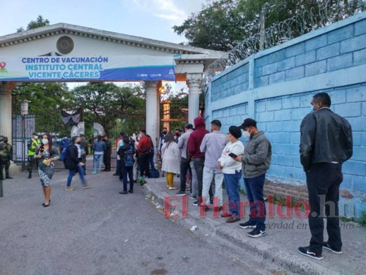 Con retraso de media hora, CNE dio el banderillazo inicial al proceso electoral (FOTOS)