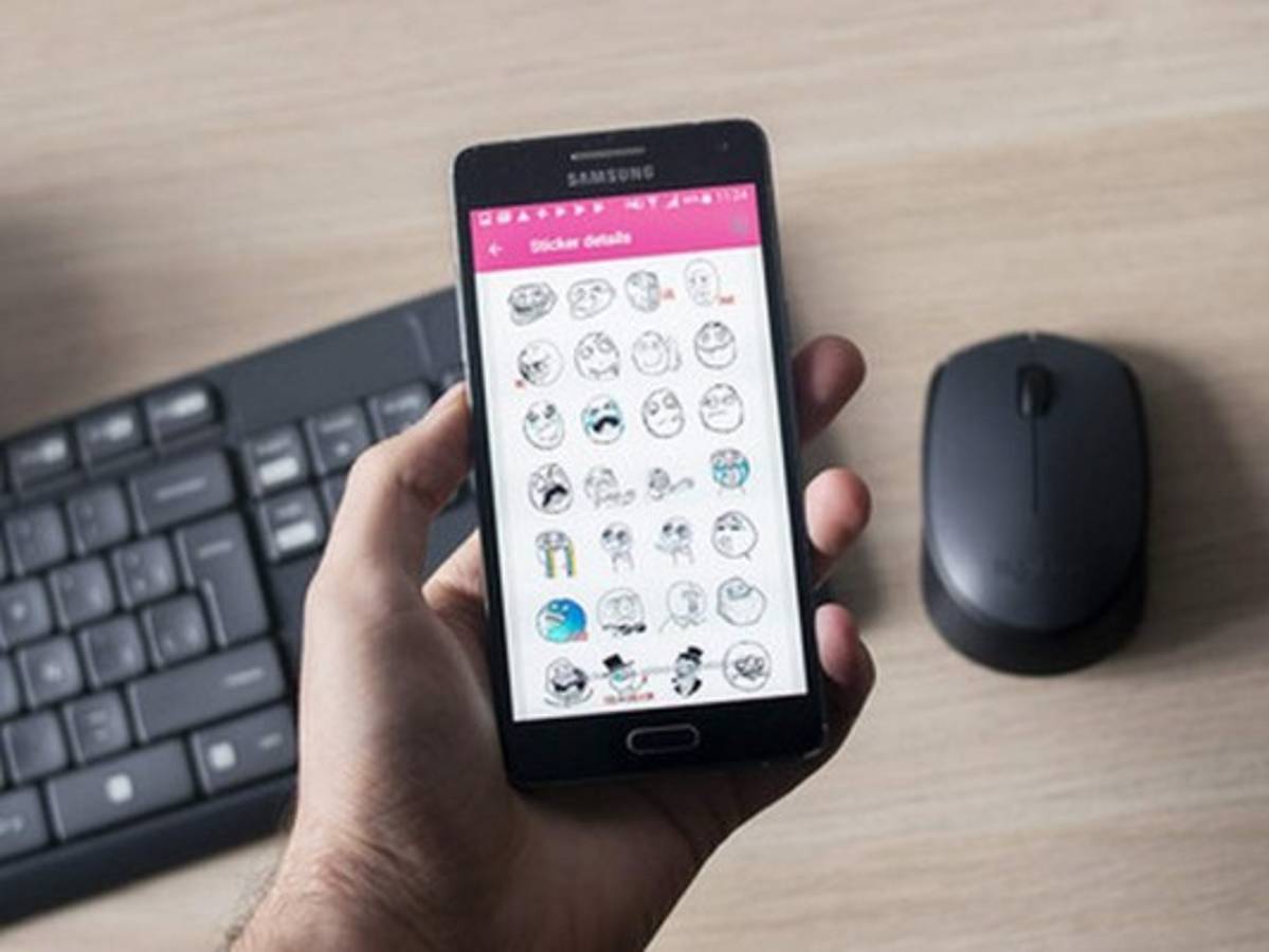 Los stickers para WhatsApp en Android son muy variados y divertidos. Foto: Xataka Android.