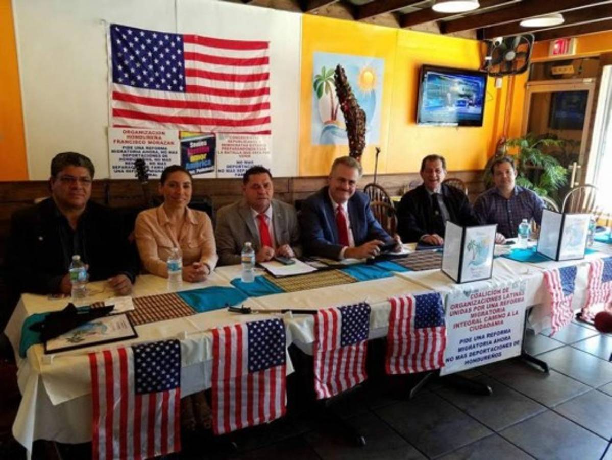 EEUU: Líderes latinos exhortan a activistas a mantener la calma ante triunfo de Trump