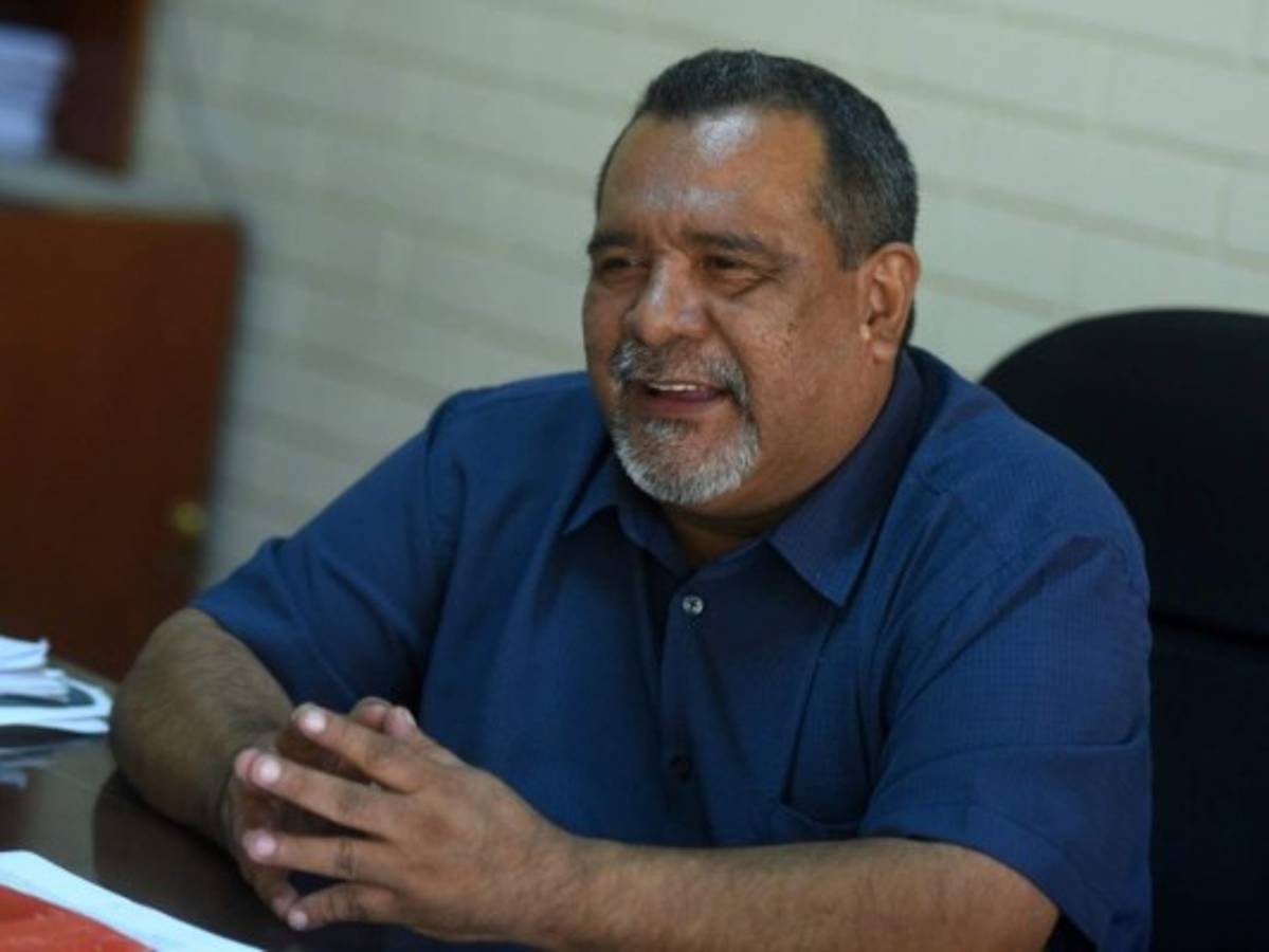 Tribunal ordena juzgar en libertad a exmediador de tregua pandillera en El Salvador