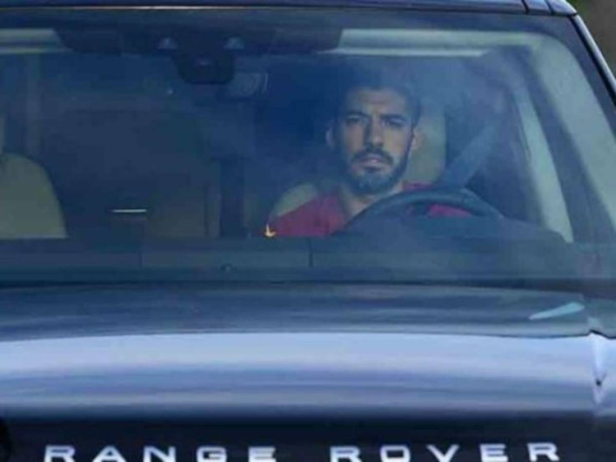 Luis Suárez sale entre lágrimas del entrenamiento del Barça