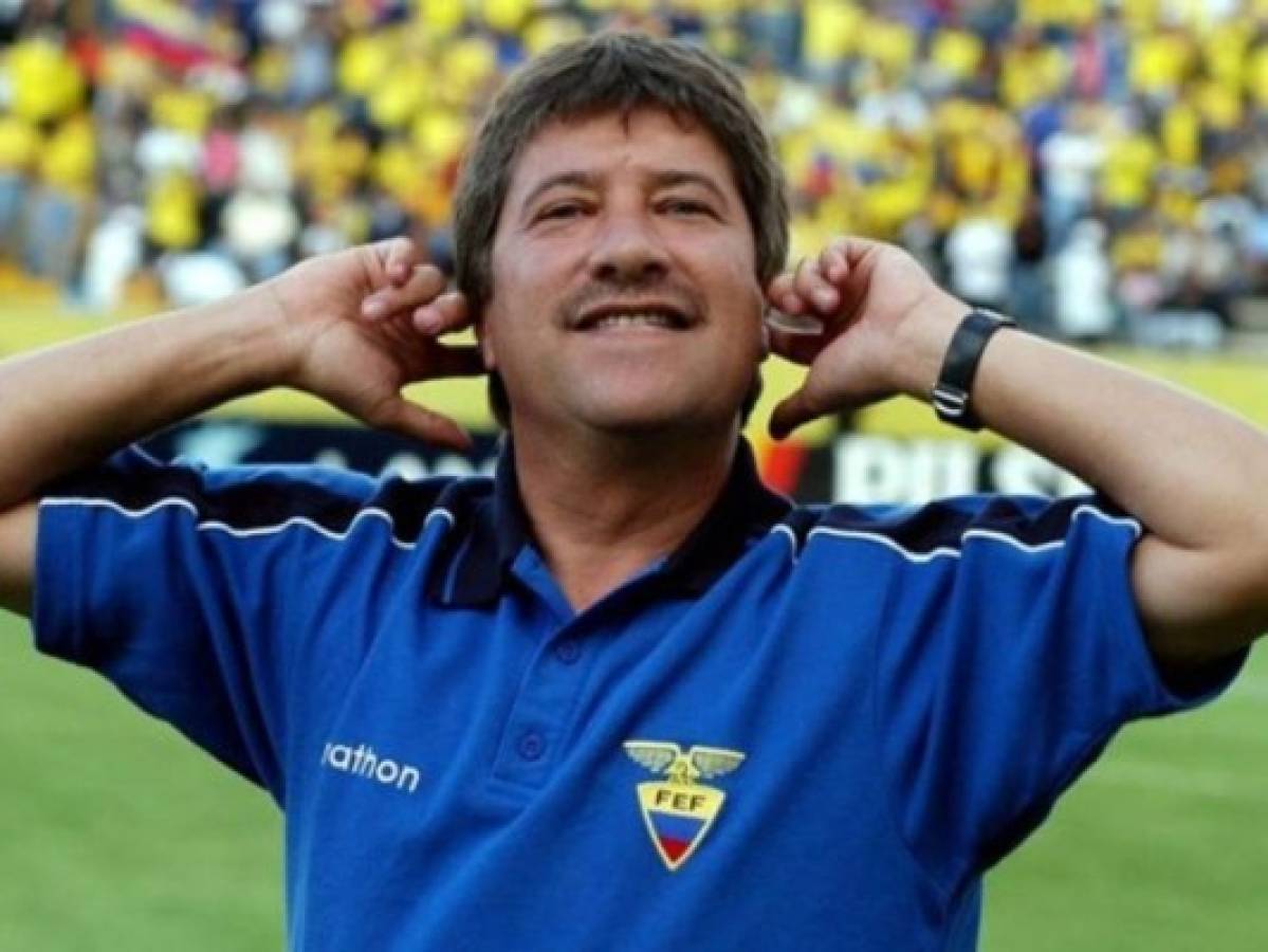 Con la Tricolor ecuatorina, Hernán Gómez hizo historia al clasificarla a su primera Copa del Mundo. Foto: Cortesía