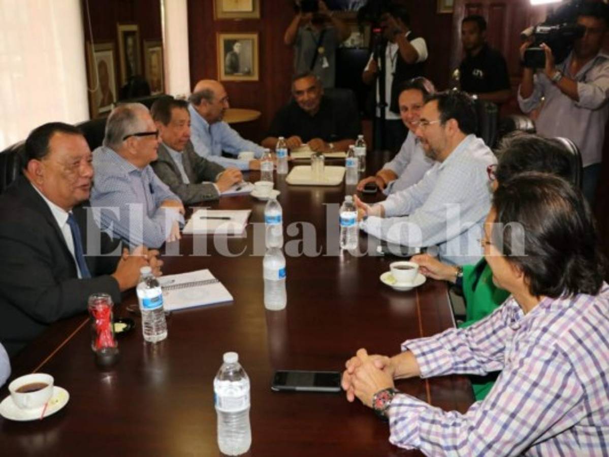 Junta de Convocantes se reúne con autoridades del Partido Liberal