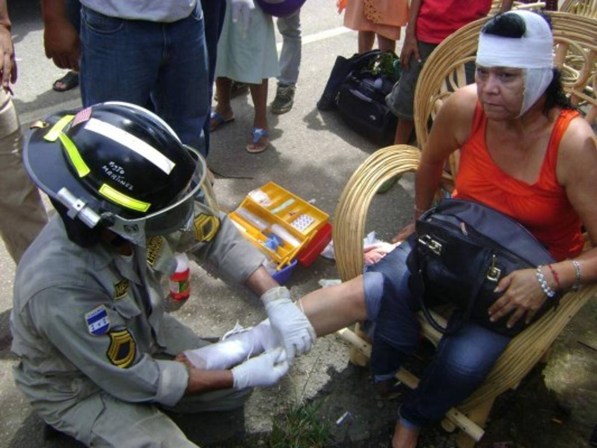 Accidente en Santa Cruz de Yojoa deja unos 15 heridos