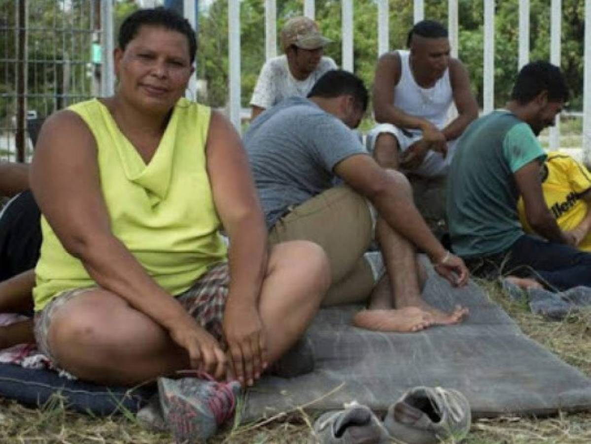 Exdiputada hondureña viaja junto a la caravana de migrantes rumbo a Estados Unidos