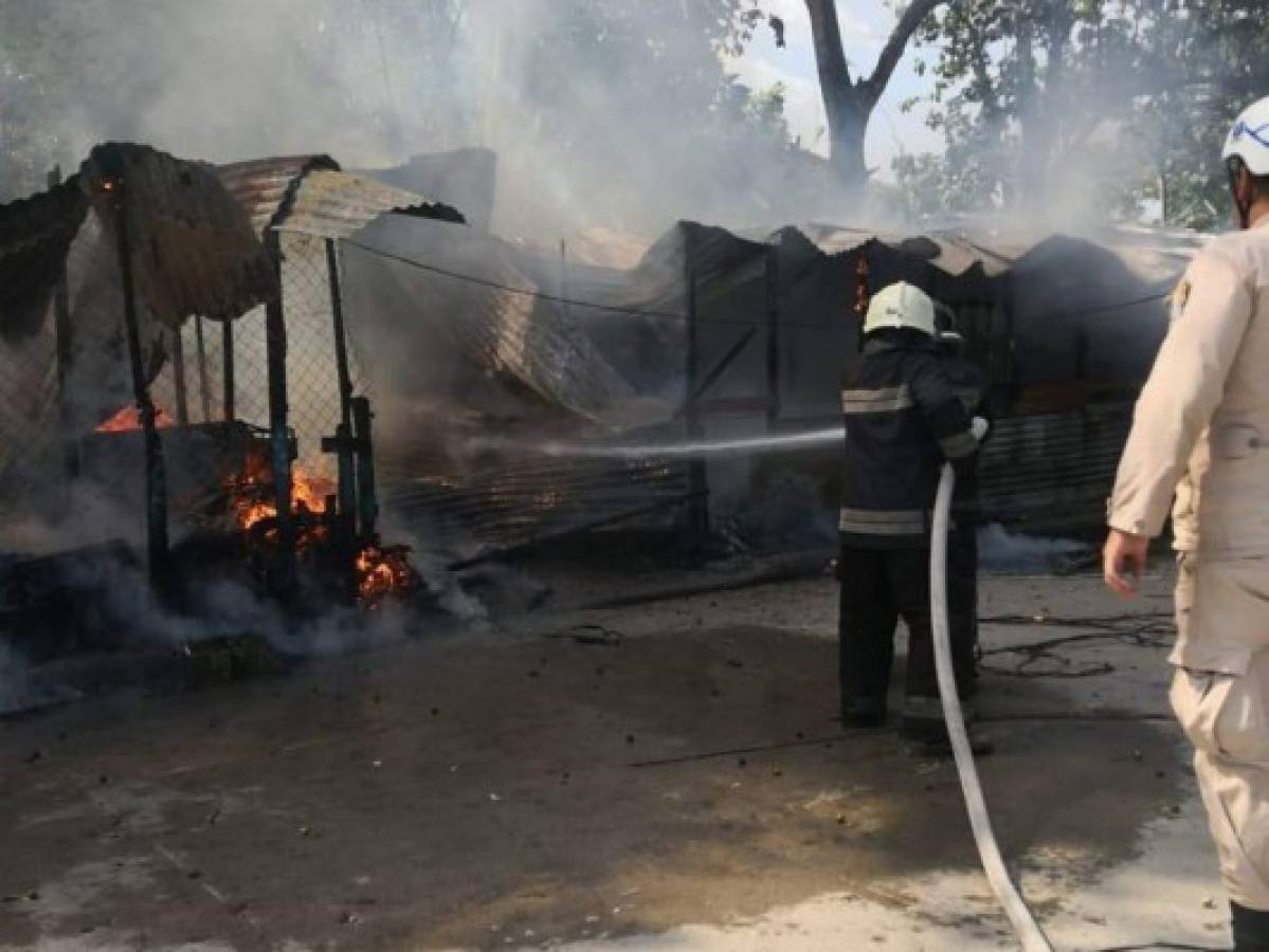 Honduras: Fuego consume varias viviendas en la colonia Gracias a Dios de San Pedro Sula