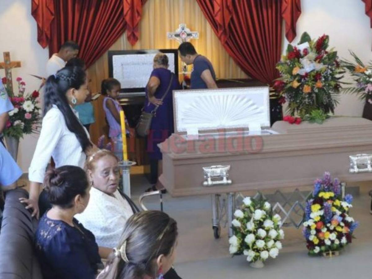 Entre lágrimas y dolor velan restos de familia que falleció en accidente