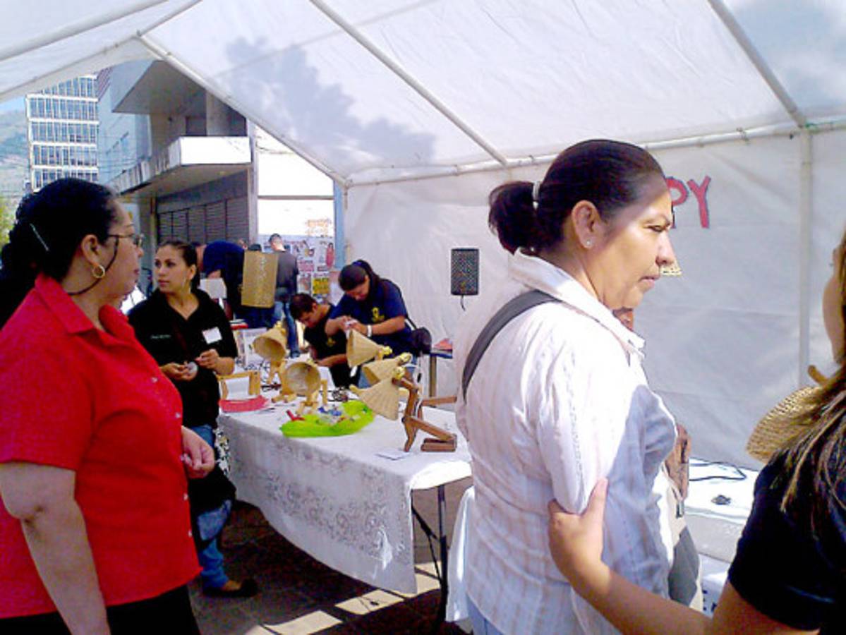 Universitarios emprendedores instalan sus empresas en el centro de Tegucigalpa