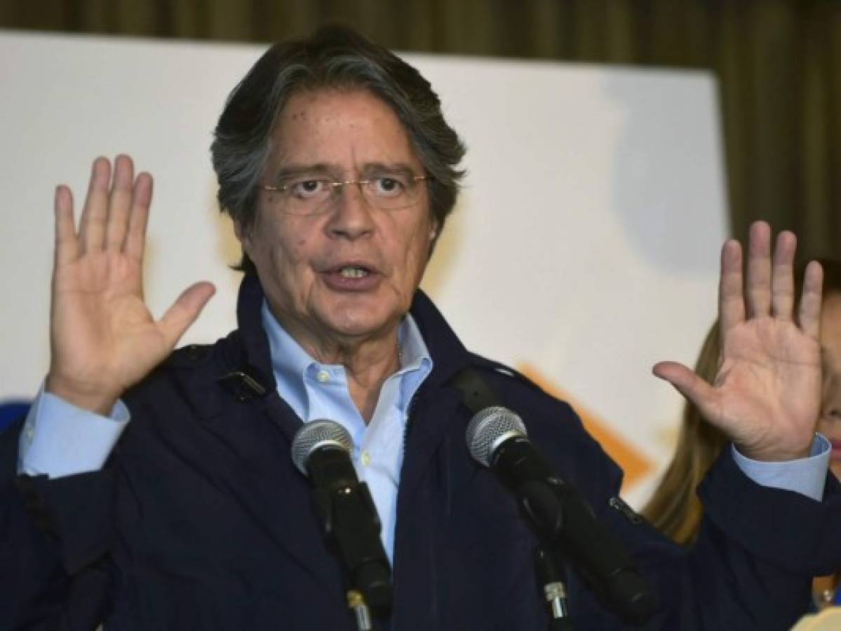 Guillermo Lasso pide a autoridad electoral de Ecuador recuento 'total' de votos