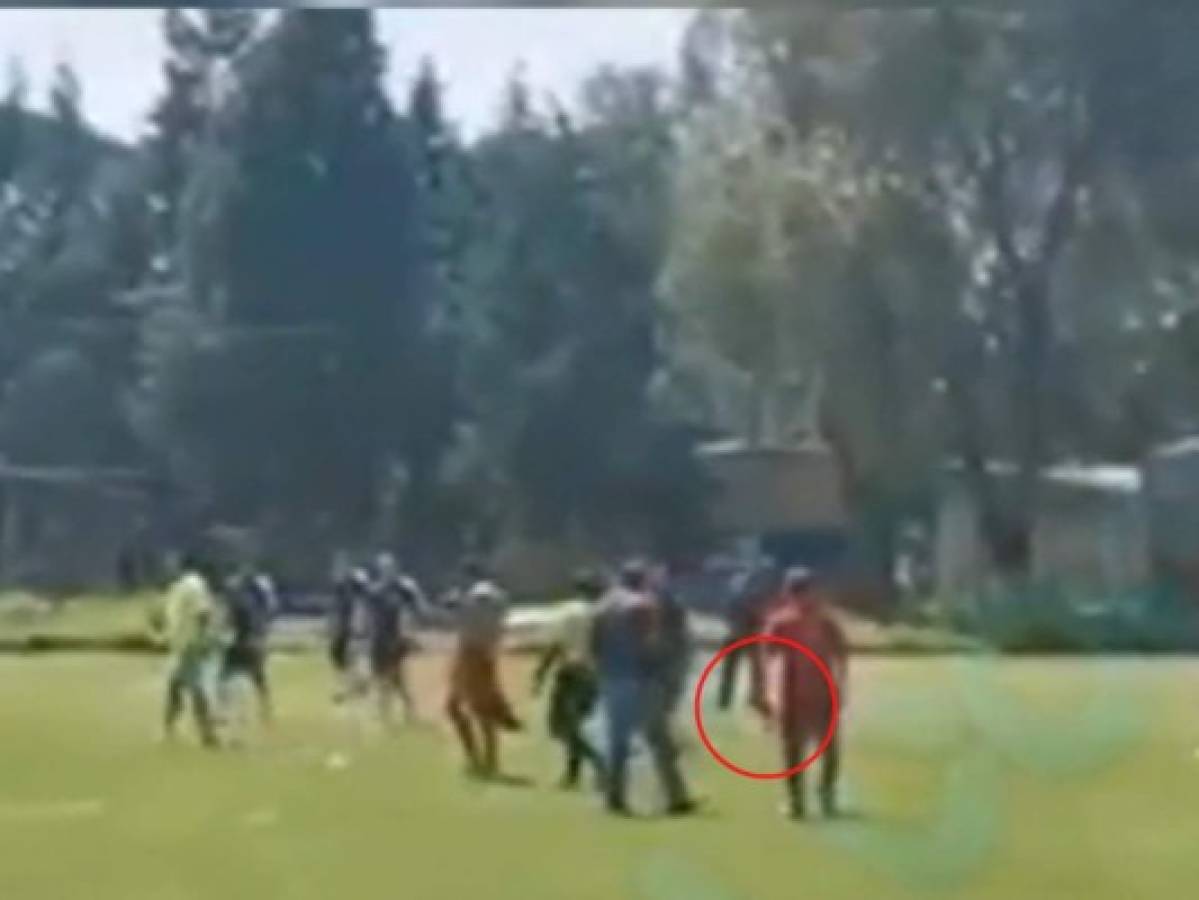 Viralizan video de Octavio Ocaña amenazando con un arma a un equipo de fútbol