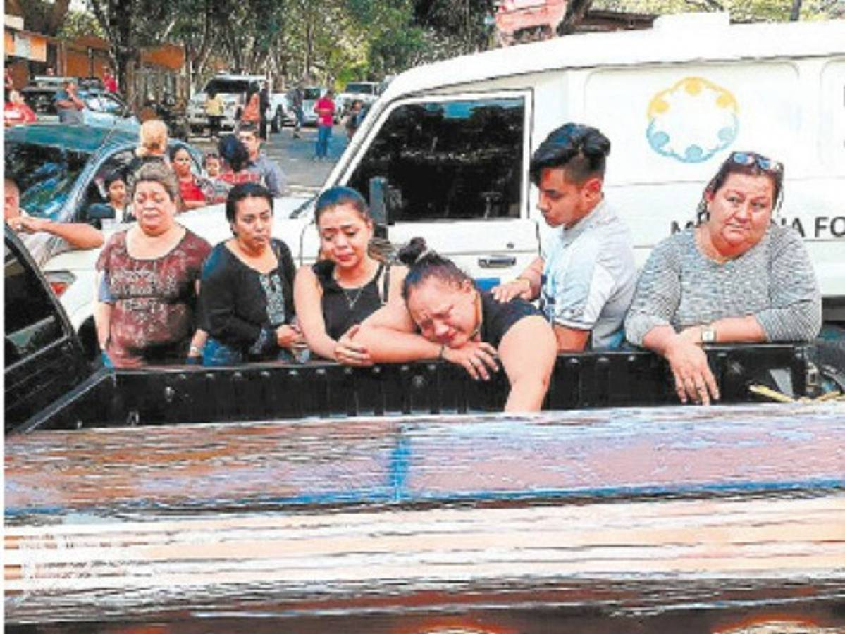 Honduras: Acribillan a pareja en el interior de una camioneta