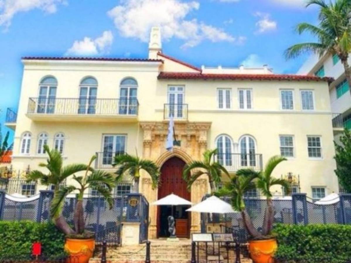 Hallan dos cadáveres en mansión Versace de Miami Beach