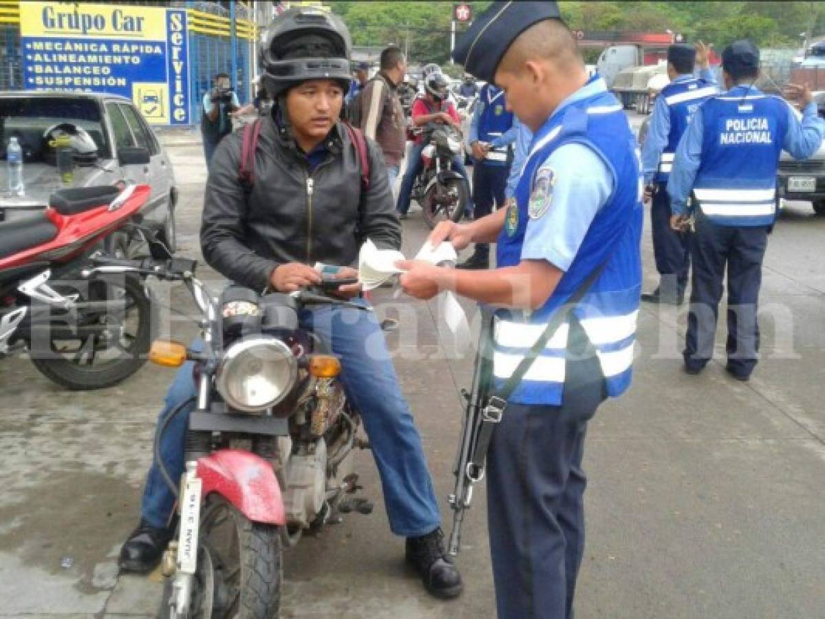 Honduras: Realizan operativos para hacer cumplir nueva normativa de tránsito para motociclistas