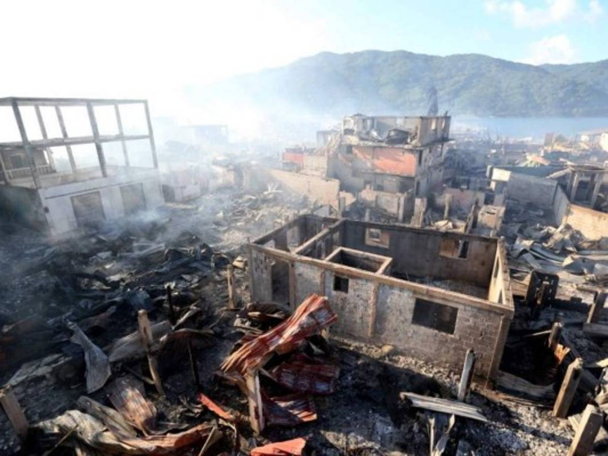 'Quedamos en la calle, qué vamos a hacer': Pobladores de Guanaja claman por ayuda