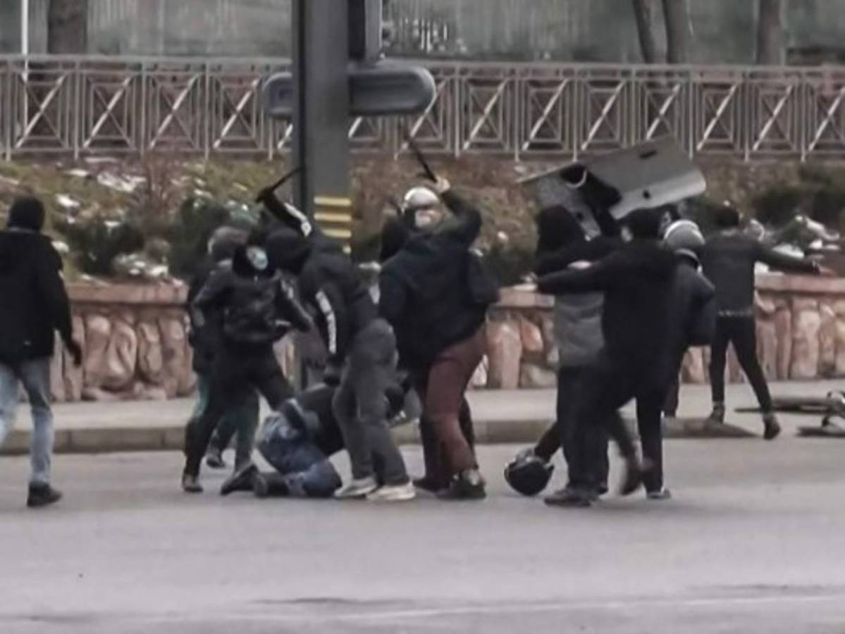 Nuevos enfrentamientos en Kazajistán tras llegada de tropas rusas