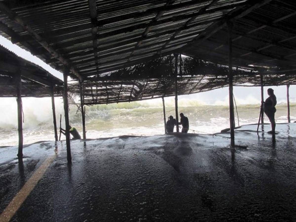 Marejadas amenazan el sur de Honduras