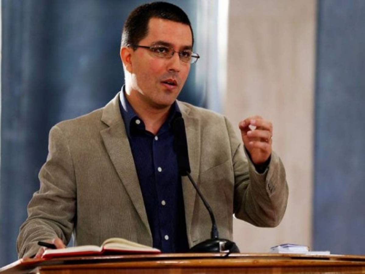 Venezuela defiende cuestionado sistema electoral comparándose con Honduras