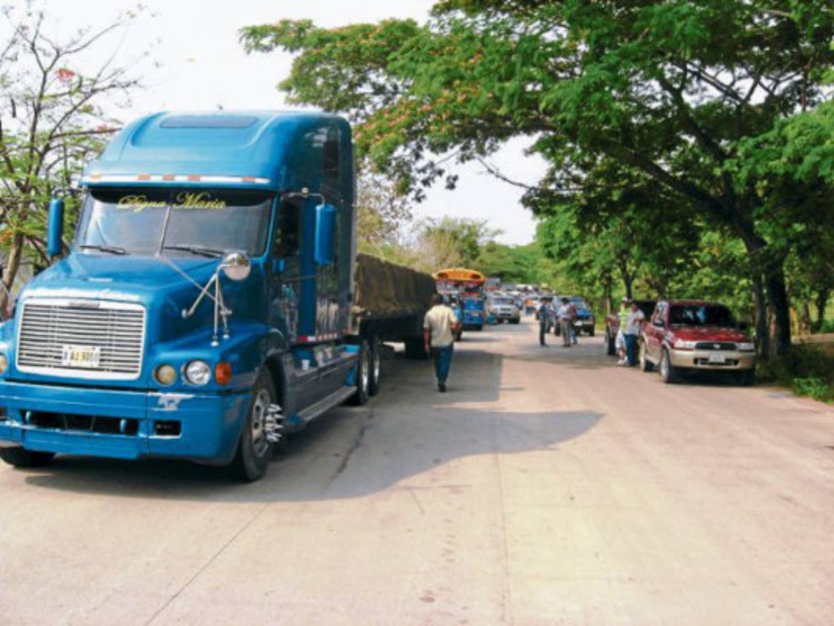 Vecinos de Juticalpa cumplieron amenaza de cierre de carretera
