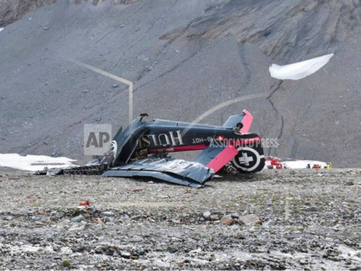 Avión antiguo se estrella y deja 20 muertos en los Alpes suizos