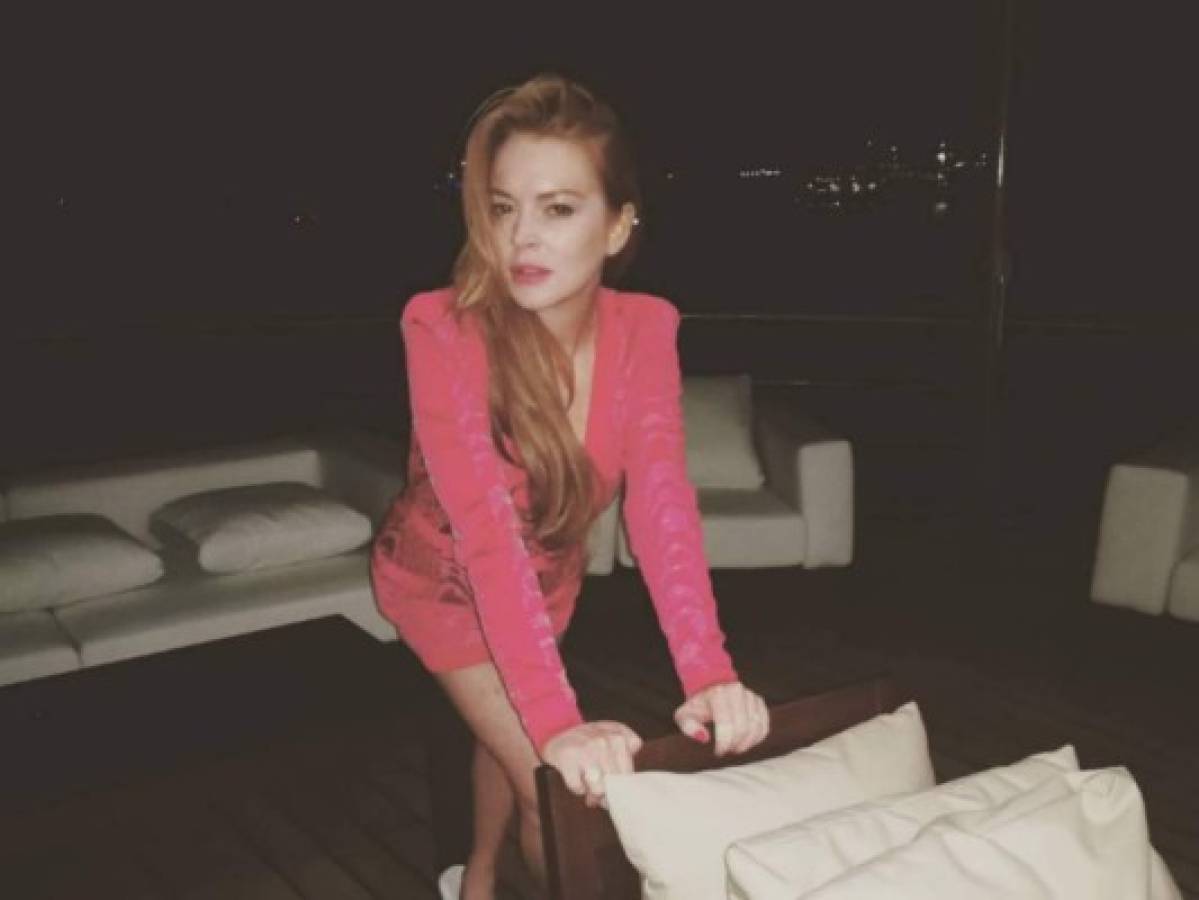 Lindsay Lohan reaparece con drástico cambio de look y sus fans están fascinados