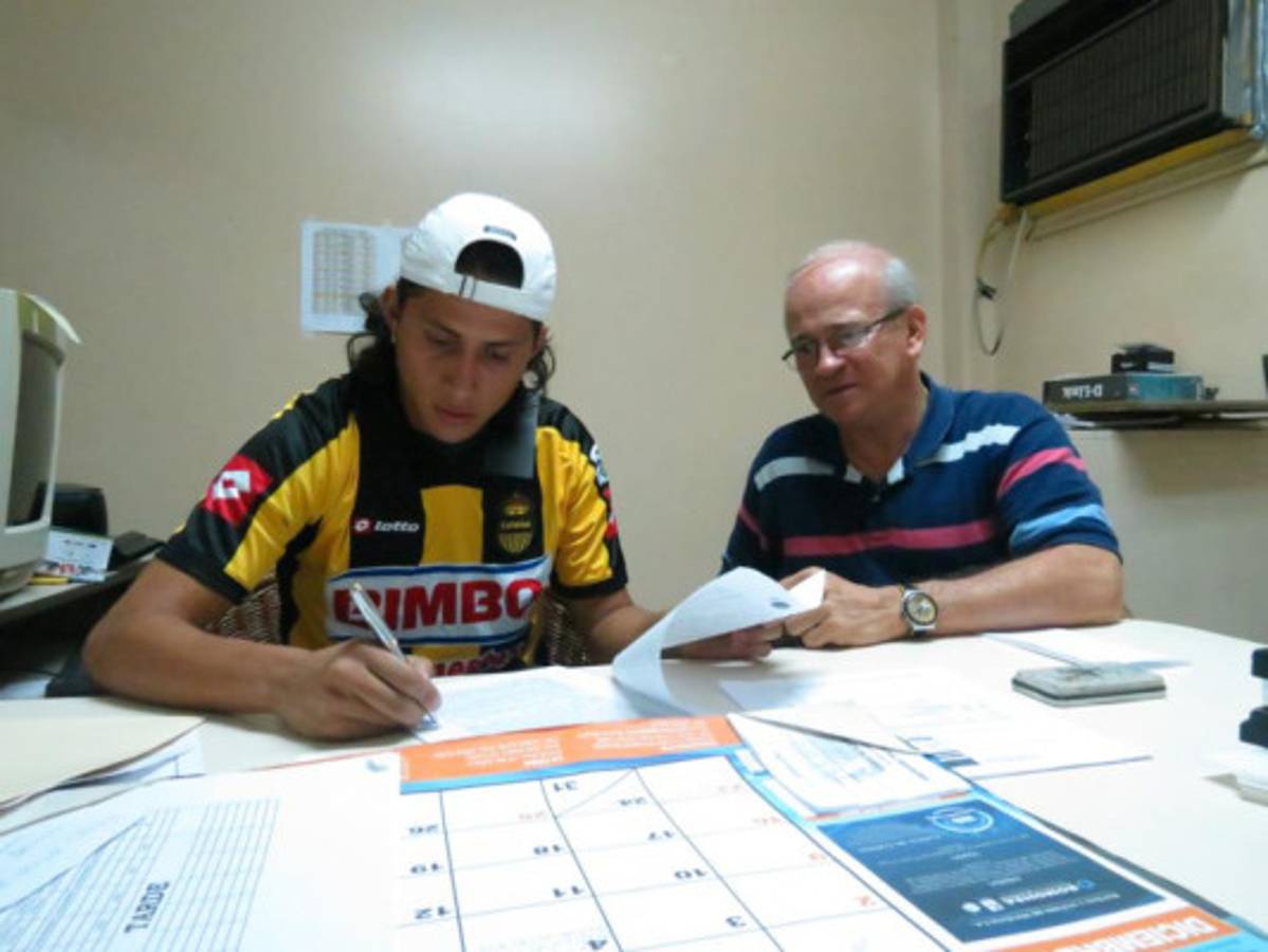 Aldo Oviedo firmó por 5 años con Real España