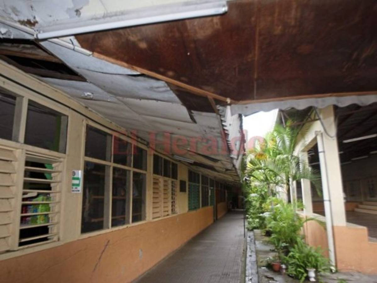 Más de 500 centros educativos reflejan el abandono del Estado