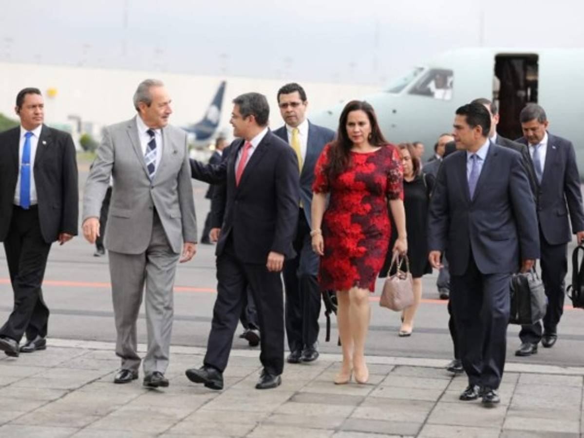 JOH llega a México para firmar carta de intenciones por 30 millones de dólares con AMLO