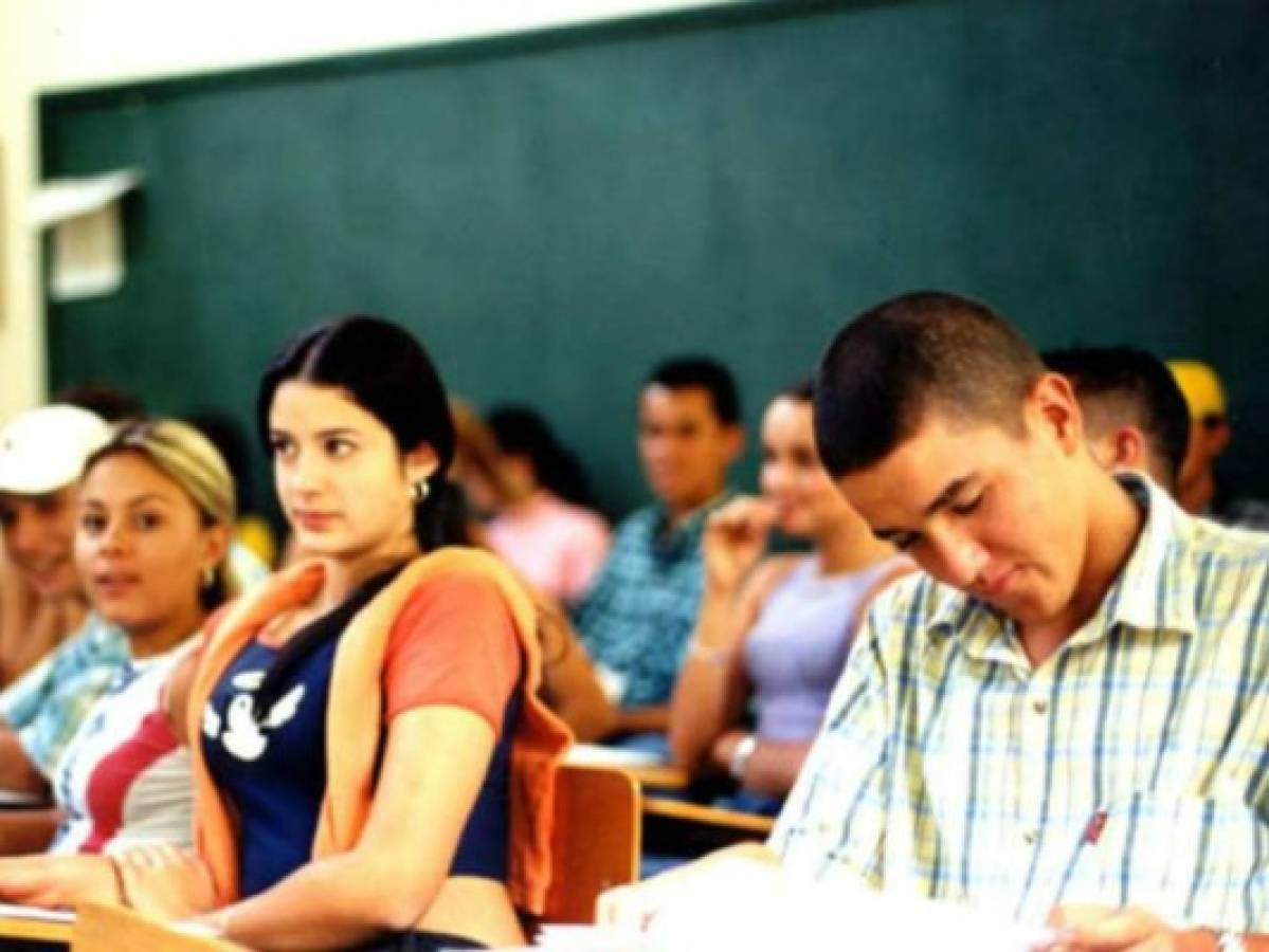 Hondureños lideran clasificación de estudiantes de C.A. que realizan estudios superiores en EEUU